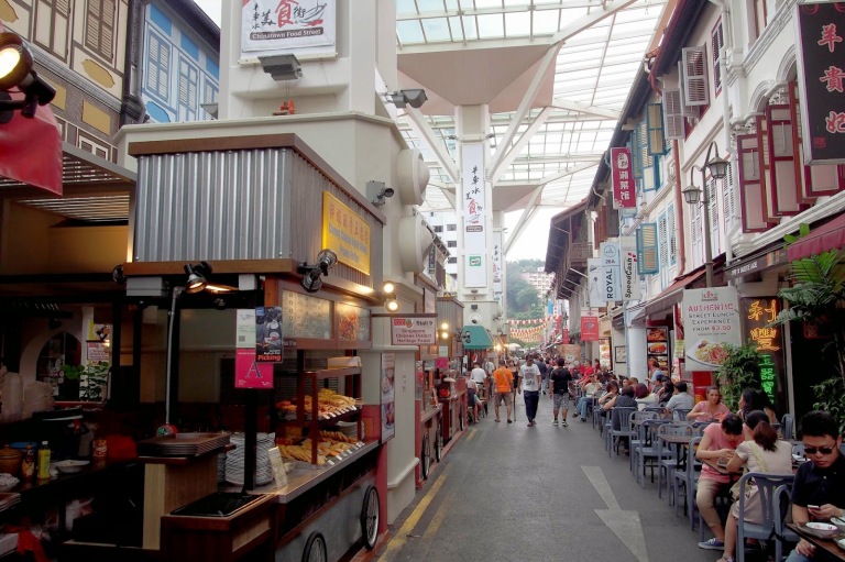 Food in Singapore's Chinatown is cheap and cheerful!